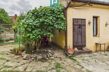 Apartament la casă cu 3 camere în Pârneava anunturi imobiliare Arad