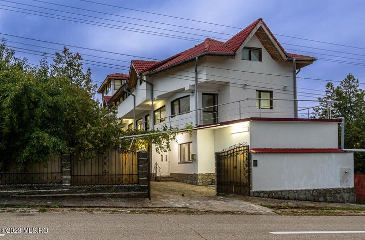 Vilă - 6 camere de vanzare VALENII DE MUNTE - Prahova anunturi imobiliare Prahova