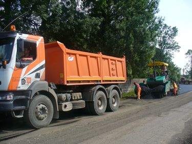 Construcţia de drumuri, o afacere pentru cercuri închise. Încă trei cazuri de licitaţii trucate sunt analizate.