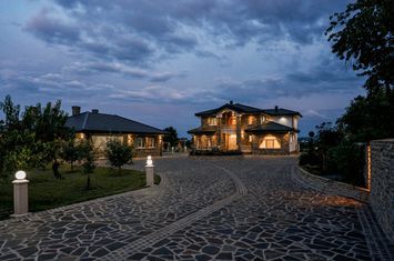 Vilă - 6 camere de vanzare HORODNIC - Suceava anunturi imobiliare Suceava