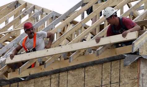 Numărul autorizaţiilor de construire a scăzut în primele cinci luni cu aproximativ 20%