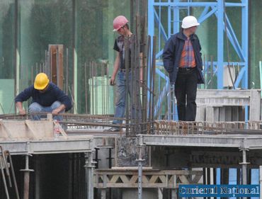 Industria construcţiilor este în aer