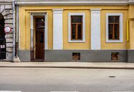 99.900 €, Spațiu comercial