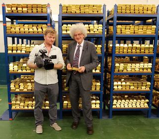 Cum arată sute de tone de aur la un loc? Banca Angliei a permis filmarea unui material de excepţie, în seifurile instituţiei