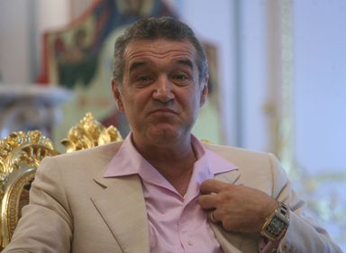 Imperiul imobiliar al lui Becali se clatină. Peste 40 de cereri de faliment depuse pe numele Arcom