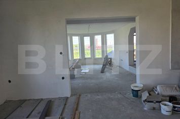 Casă - 8 camere de vanzare SATU MARE - Satu Mare anunturi imobiliare Satu Mare