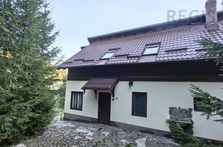 Casă - 12 camere de vanzare MOIECIU - Brasov anunturi imobiliare Brasov
