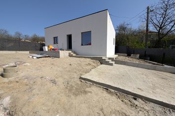 Casă - 3 camere de vanzare BACAU - Bacau anunturi imobiliare Bacau