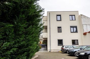 Apartament nou, ultracentral, cu loc de parcare privat | 110.000 € anunturi imobiliare Arad