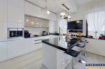 Apartament 5 camere de vanzare TRACTORUL - Brasov anunturi imobiliare Brasov