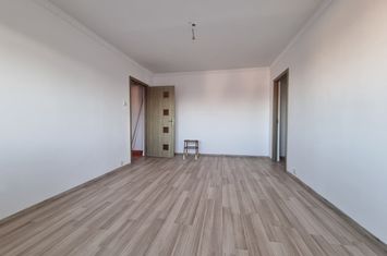 Apartament 3 camere de vanzare CENTRAL - Bacau anunturi imobiliare Bacau