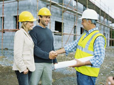 Infobau S.R.L are dreptul exclusiv de a folosi sloganul                        “CINE, CE, UNDE CONSTRUIESTE”