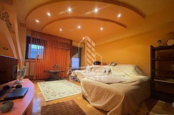 Apartament 3 camere, decomandat, 2 bai, etaj 2 - Zona Bancilor anunturi imobiliare Arad