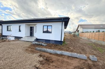 Casă - 4 camere de vanzare TARLUNGENI - Brasov anunturi imobiliare Brasov