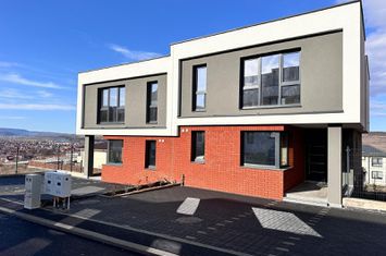 Casa tip duplex dispusa pe 3 niveluri, situata in Floresti- zona Vivo anunturi imobiliare Cluj