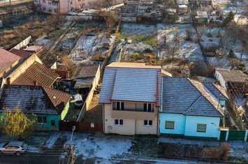 Casă nouă cu etaj semifinalizată, zonă liniștită în Aradul Nou anunturi imobiliare Arad