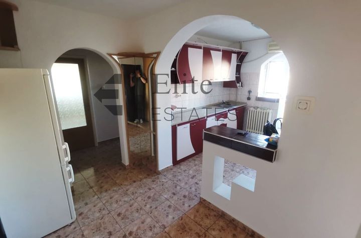 Apartament cu 3 camere de închiriat,  zona Rogerius anunturi imobiliare Bihor
