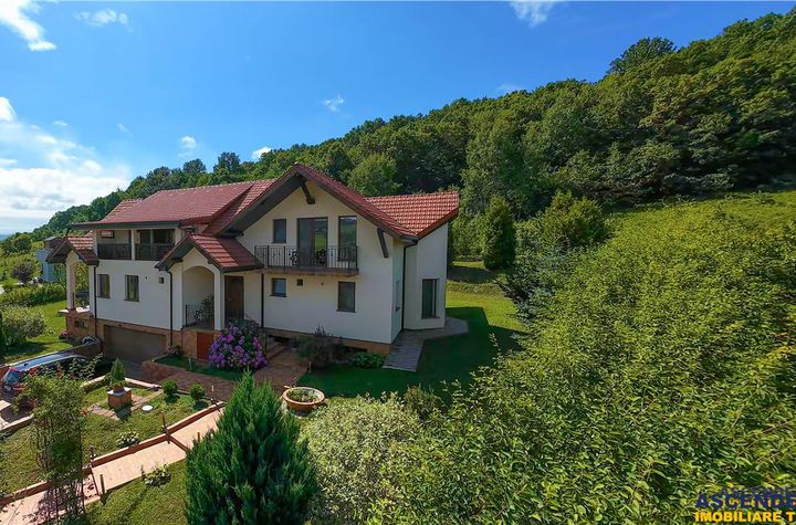 Casă - 9 camere de vanzare EXTERIOR EST - Hunedoara anunturi imobiliare Hunedoara