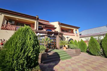 VILA INDIVIDUALĂ CU PISCINA IN ZONA PIPERA! anunturi imobiliare Bucuresti