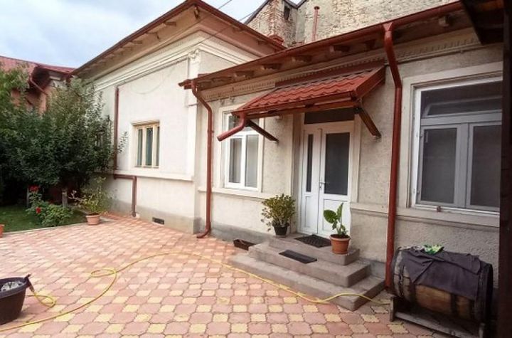 Casă - 3 camere de vanzare CENTRAL - Prahova anunturi imobiliare Prahova