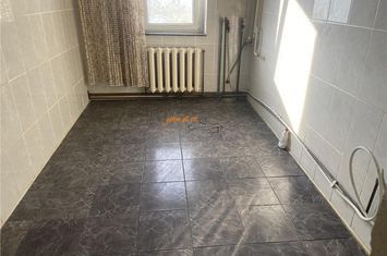 Apartament 3 camere de vanzare GARA - Vrancea anunturi imobiliare Vrancea