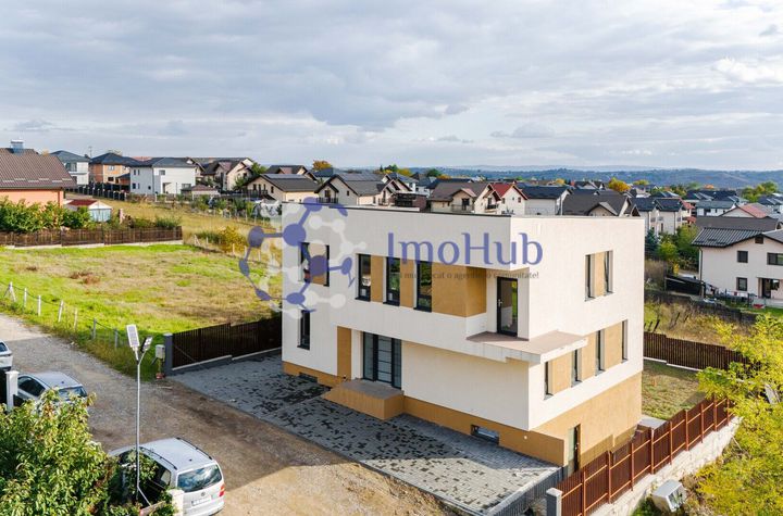 Casa in Valea Lupului,locuinta sau sediu, 303 mp, teren 450mp anunturi imobiliare Iasi
