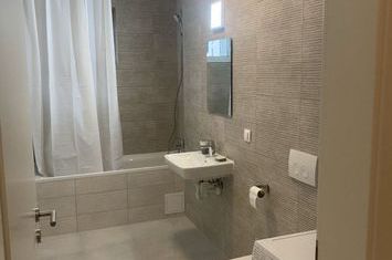 Garsonieră de inchiriat TRACTORU - Brasov anunturi imobiliare Brasov
