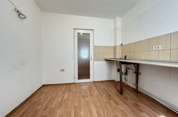 Apartament cu 2 camere de vânzare la mansardă în zona Poarta 6 anunturi imobiliare Constanta