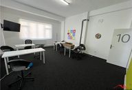 300 €, Spațiu comercial