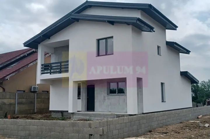 Săbăreni, casă parter + etaj, 5 camere, 3 bai, terasă acoperită, CT anunturi imobiliare Giurgiu