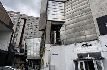 De vanzare CLADIRE CORPORATE – FOST SEDIU BANCAR - BRASOV anunturi imobiliare Brasov