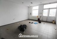 250.000 €, Spațiu comercial