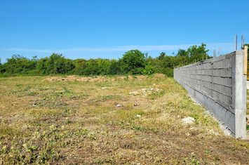 Micro 3, vanzare teren intravilan, 2366 mp- dezmembrat in 4 loturi, P+1+M, anunturi imobiliare Dambovita