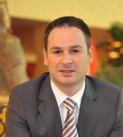 Ionuţ Negoiţă oferă bonus o maşină la cumpărarea unui apartament