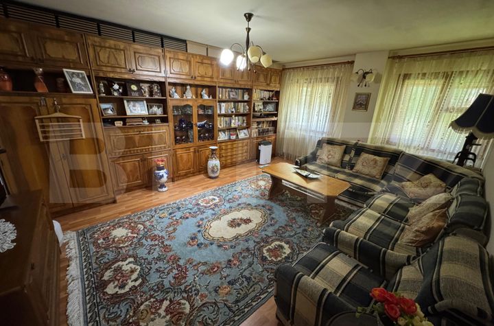 Apartament 3 camere de vanzare GEORGE ENESCU - Dolj anunturi imobiliare Dolj