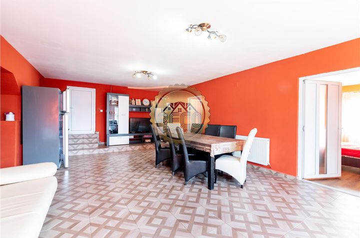 Casă - 8 camere de vanzare HUSASAU DE TINCA  - Bihor anunturi imobiliare Bihor