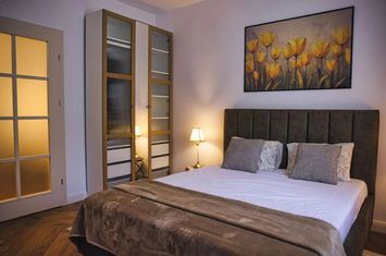 Inchiriere apartament 3 camere parter curte proprie Cotroceni Parcul Romniceanu anunturi imobiliare Bucuresti