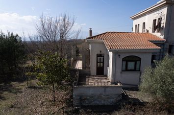 Casă tradițională 278 mp în Philippi, teren 4.200 mp anunturi imobiliare Grecia