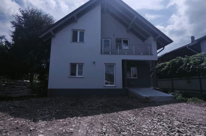 Vilă - 5 camere de vanzare RADAUTI - Suceava anunturi imobiliare Suceava