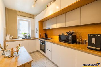 Apartament 3 camere de vanzare TRACTORUL - Brasov anunturi imobiliare Brasov