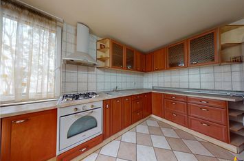 Vilă - 4 camere de vanzare CENTRAL - Brasov anunturi imobiliare Brasov