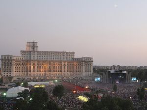 Megaminister sau cazinou: Cum poate produce bani Casa Poporului?