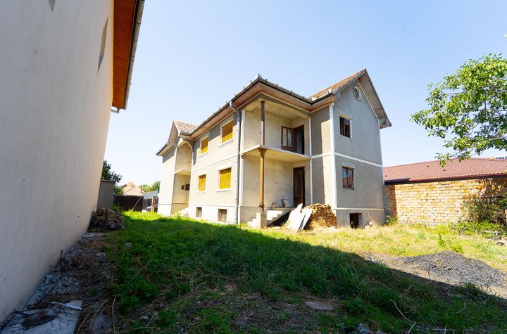 Vilă - 8 camere de vanzare SEBES - Alba anunturi imobiliare Alba