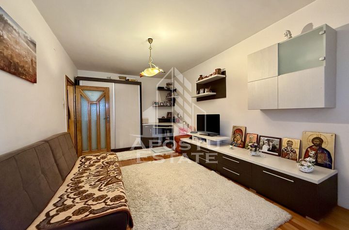 Apartament 3 camere, 2 bai, decomandat, etaj intermediar, lift, Fabric anunturi imobiliare Timis