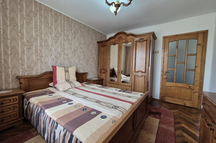 Apartament 3 camere de vanzare TARGU-JIU - Gorj anunturi imobiliare Gorj