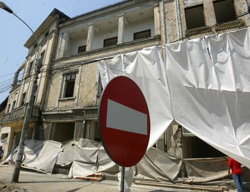 Autorităţile obligate să repare clădirile de peste 250 mp vor avea o factură de cel puţin 10.000 euro