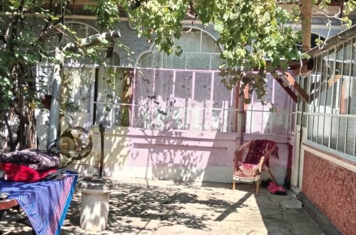 Branesti / IF - casa batraneasca din caramida cu teren de vanzare anunturi imobiliare Bucuresti