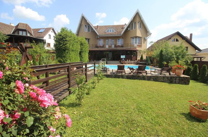 Vilă - 13 camere de vanzare PLATOU - Mures anunturi imobiliare Mures