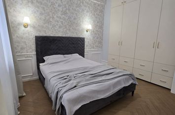 Vanzare 3 camere renovat complet dublu acces Brezoianu si Cismigiu anunturi imobiliare Bucuresti