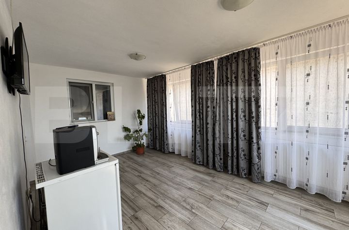 Casă - 4 camere de vanzare CRAIOVA - Dolj anunturi imobiliare Dolj